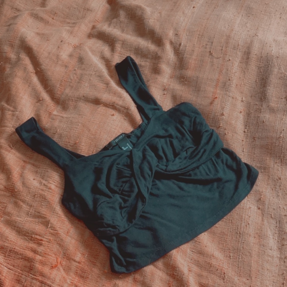 sweetheart neckline black crop top